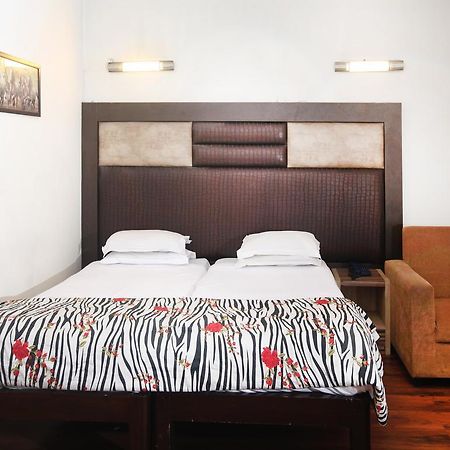 Hotel Oyo 358 Sarojini Nagar Nueva Delhi Exterior foto