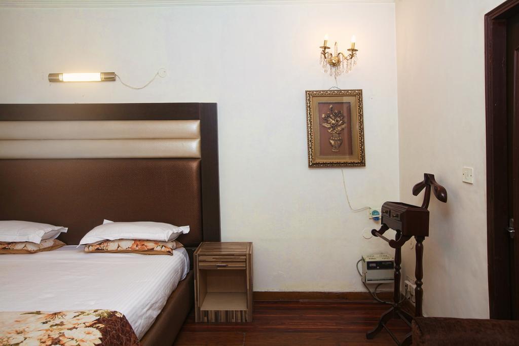 Hotel Oyo 358 Sarojini Nagar Nueva Delhi Exterior foto