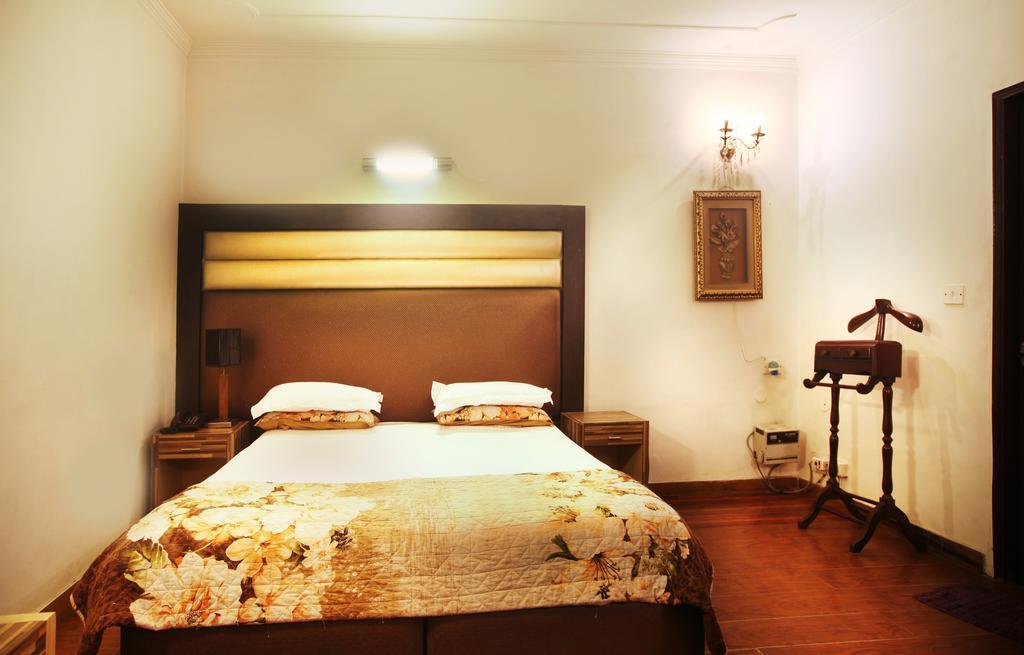 Hotel Oyo 358 Sarojini Nagar Nueva Delhi Habitación foto