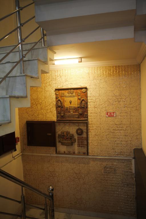 Hotel Oyo 358 Sarojini Nagar Nueva Delhi Exterior foto