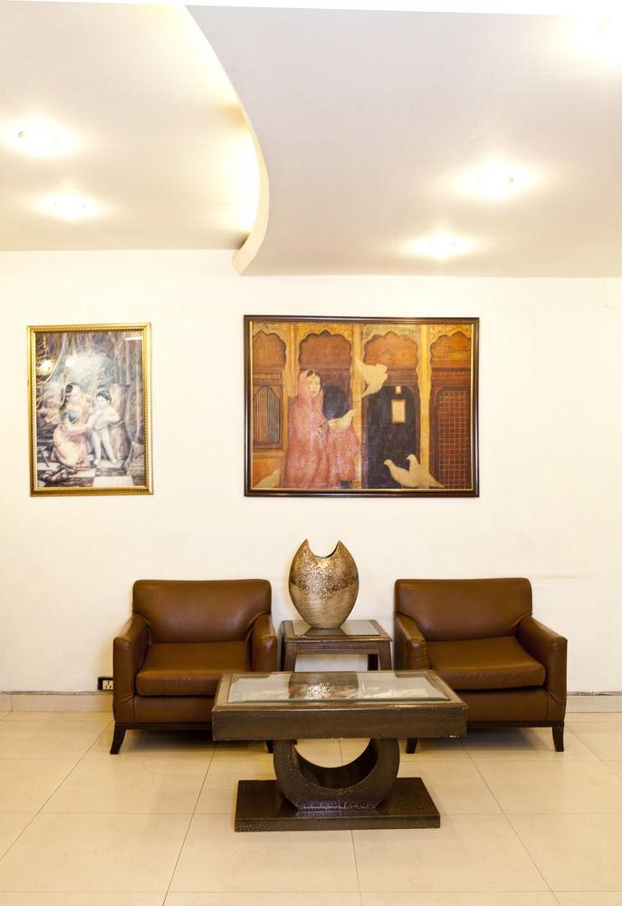 Hotel Oyo 358 Sarojini Nagar Nueva Delhi Exterior foto