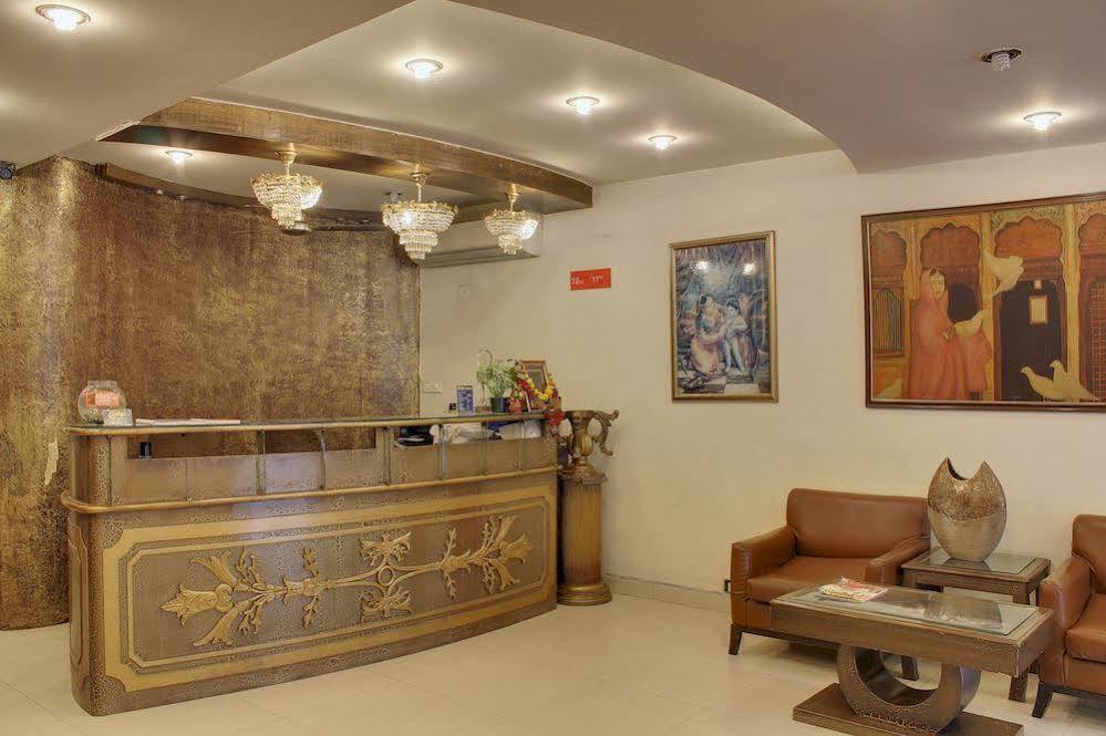 Hotel Oyo 358 Sarojini Nagar Nueva Delhi Exterior foto